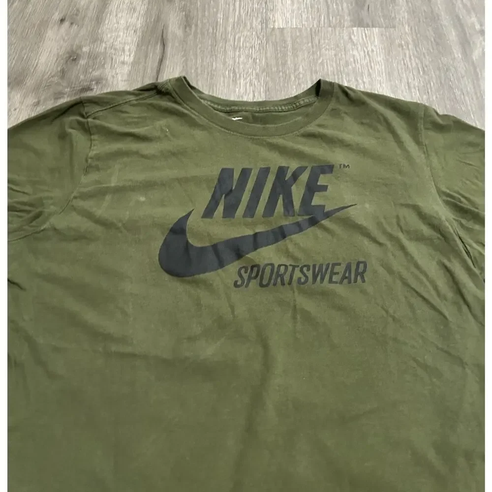 Nike Sportswear Graphic T Shirt Men’s Large Olive Green Logo Short Sleeve Tee